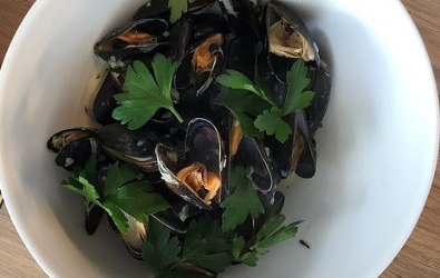 MOULES MARINIERES ET CES POTATOES DORE AU FOUR