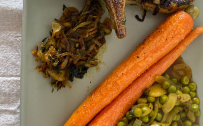 COTELETTES D&rsquo;AGNEAU AU  PETITS POIS AU JUS ET CES CAROTTES GLACES