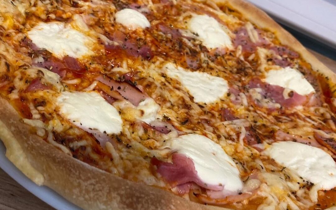 PIZZA AU JAMBON ET CREME FRAICHE