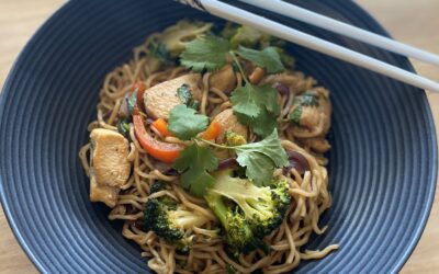 NOUILLES SAUTEES AUX POULET